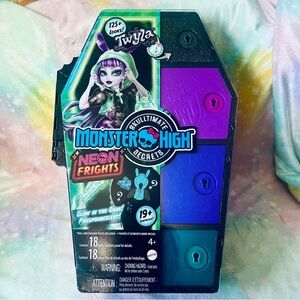 Monster High Skulltimate Secrets Neon Frights Doll, Twyla